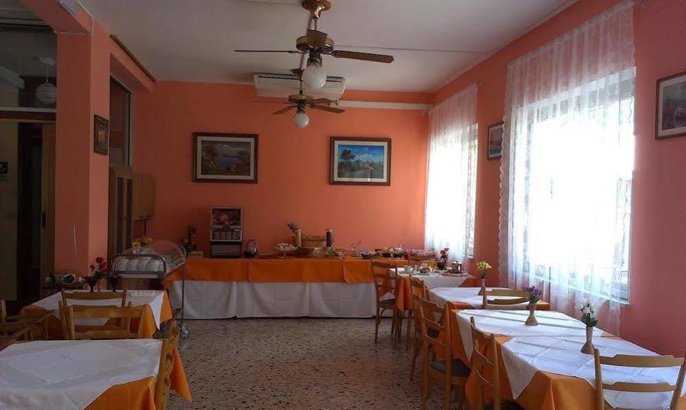 Elsi Hotel Ріміні Екстер'єр фото